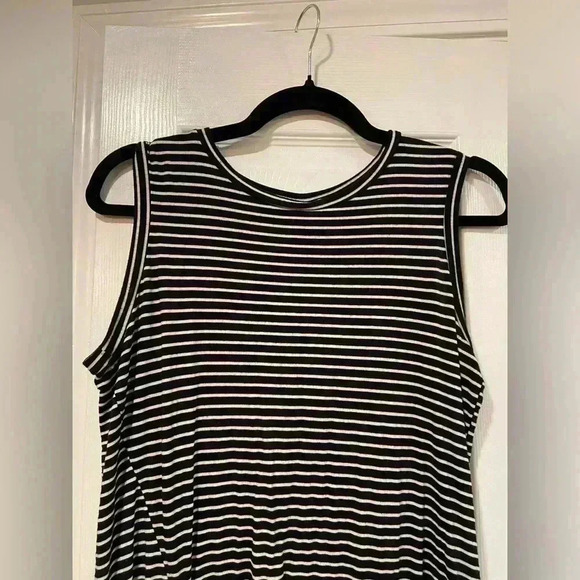 Bobeau Black White Stripes Sleeveless Crew Neck Twist Hem Textured Tank Size S - Picture 2 of 11